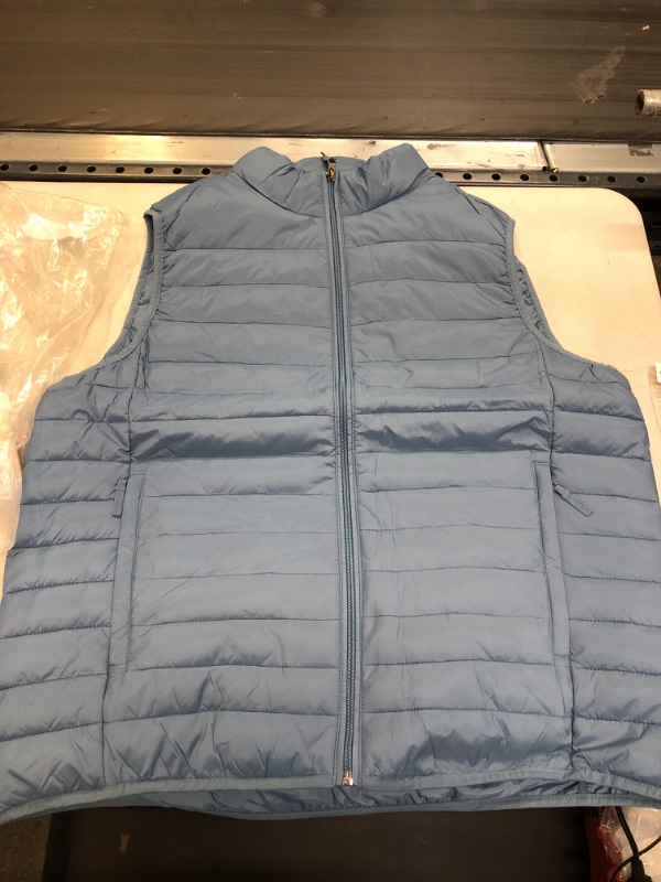 Photo 1 of Amazon Essentials Men's Lightweight Water-Resistant Packable Puffer Vest
SIZE L 