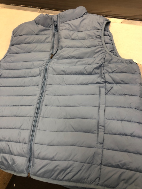 Photo 2 of Amazon Essentials Men's Mid-Weight Puffer Vest