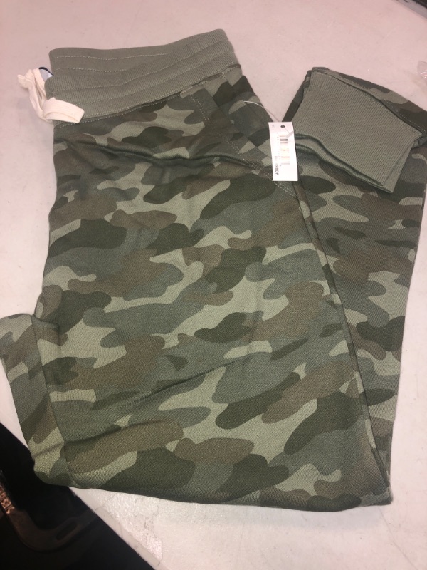 Photo 2 of Amazon Essentials Women's French Terry Fleece Jogger Sweatpant (Available in Plus Size), SIZE  X-Small Green, Camo