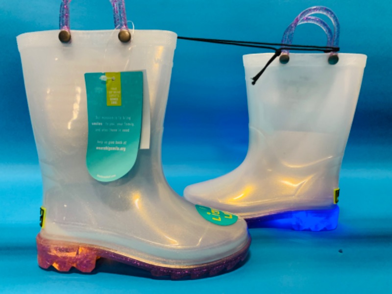 Photo 1 of 665419…girls size 9 waterproof light up boots 
