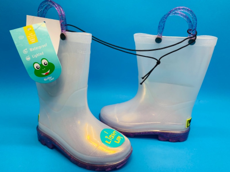 Photo 1 of 665421… girls size 9 waterproof light up boots 