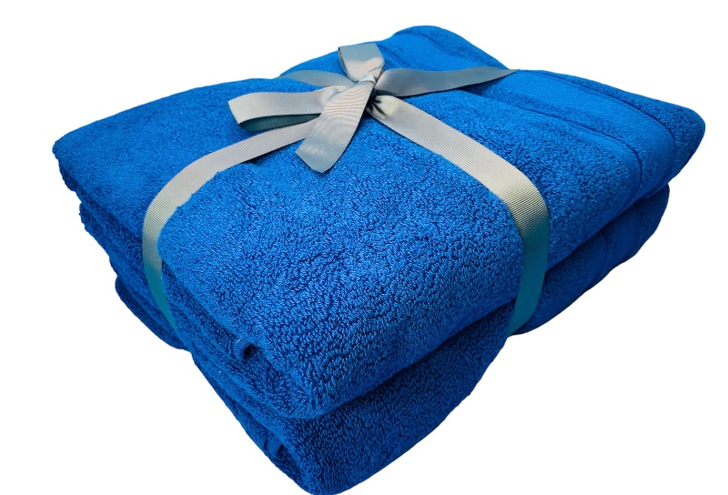 Photo 1 of 665431… 2 large fluffy bath towels 