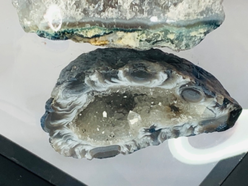 Photo 2 of 665544…crystal and geode rock formations in 3.5” display 