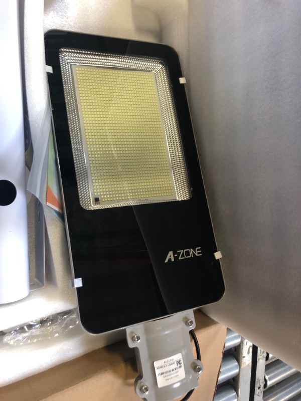 Photo 2 of 1pc--A-ZONE 1200W Solar Street Lights Outdoor, 100000LM High Brightness Dusk to Dawn LED Lamp, with Remote Control, IP66 Waterproof for Parking Lot, Yard, Garden, Patio, Stadium, Plaza 
