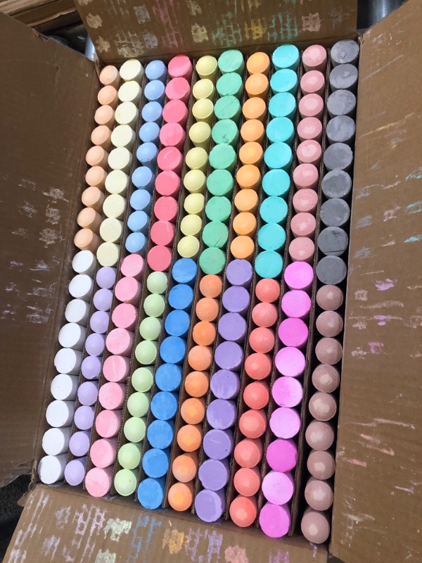 Photo 2 of JOYIN 180 PCS Washable Sidewalk Chalks Set in 20 Colors Non-Toxic Jumbo Chalk for Outdoor Art Play, Painting on Chalkboard, Blackboard and Playground