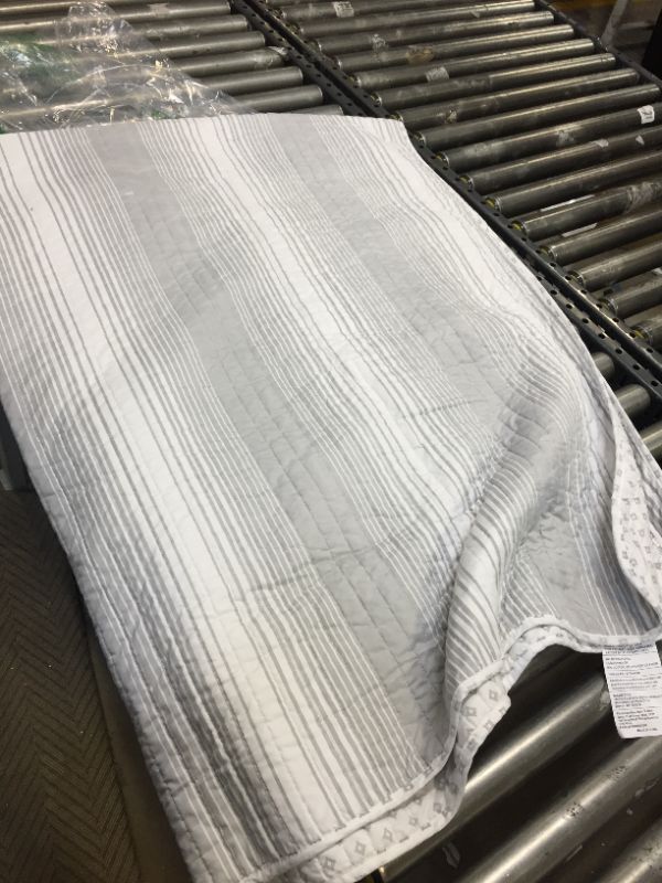 Photo 1 of 65" X 90" Blanket Grey / White Reversible Pattern