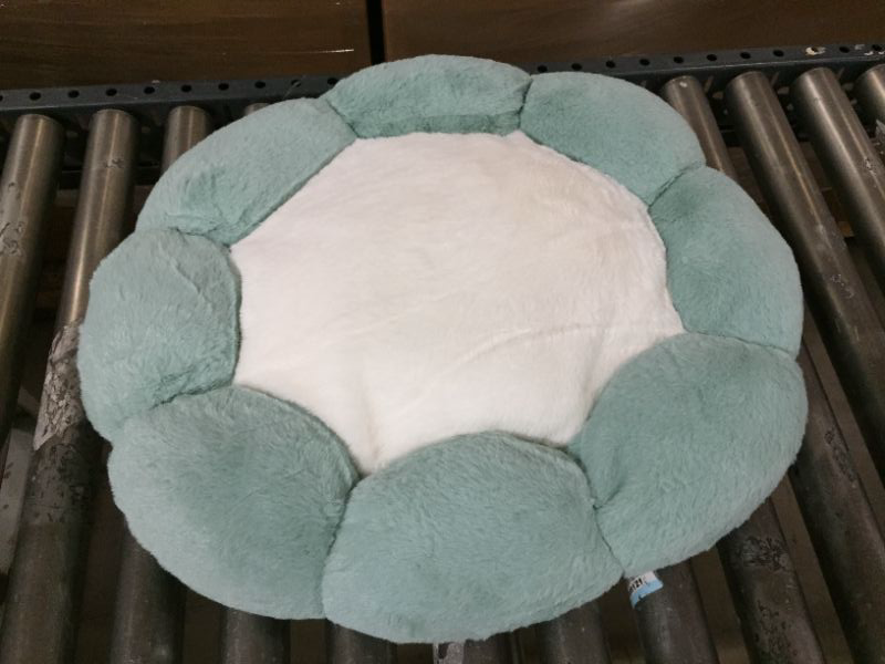 Photo 2 of ZWZpet Plush Pet Bed Warm Calming Donut Cat & Dog Bed -- Flower Shape Green Pink S