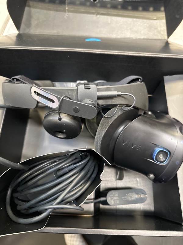 Photo 7 of **Selling for parts only** HTC Vive Cosmos Elite VR Headset (NONFUNCTIONAL)