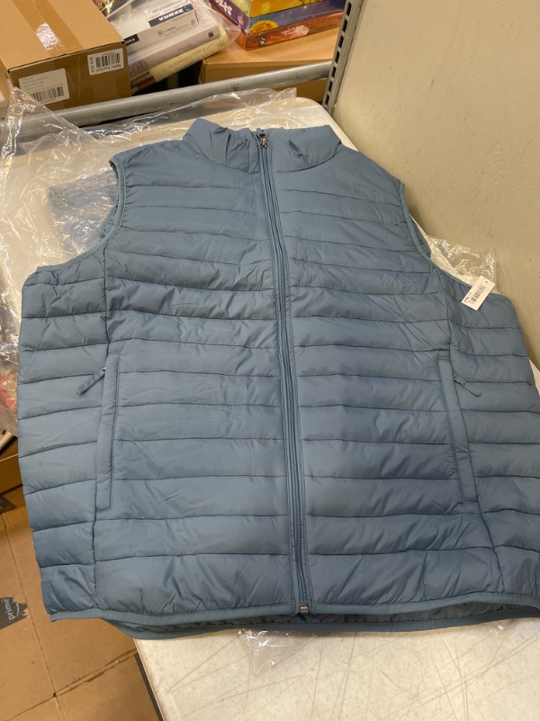 Photo 2 of Amazon Essentials Men's Lightweight Water-Resistant Packable Puffer Vest, Multipacks
SIZE XL
INDIGO