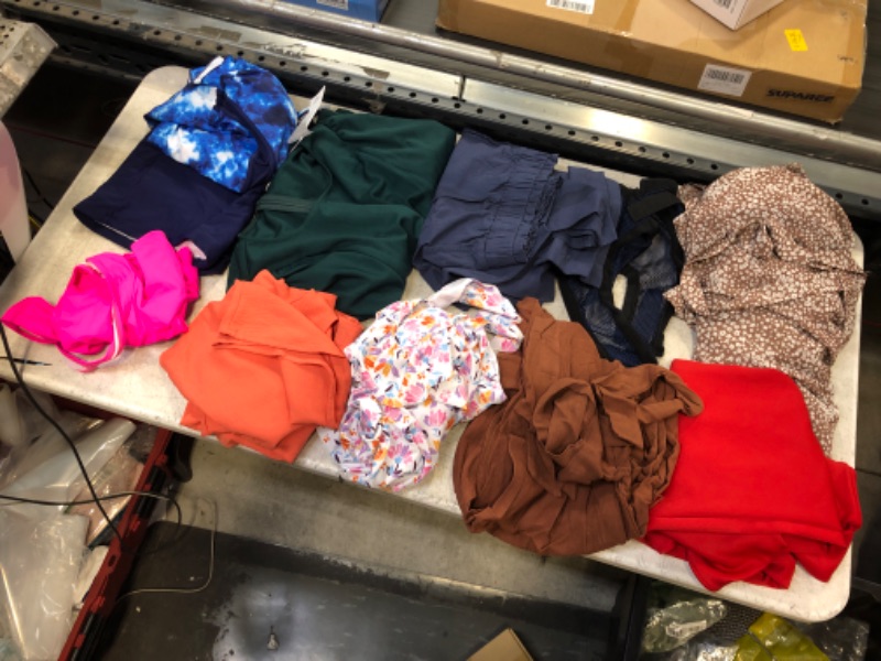 Photo 1 of 10 ITEM BAG LOT OF CLOTHING 
SIZES VARY 