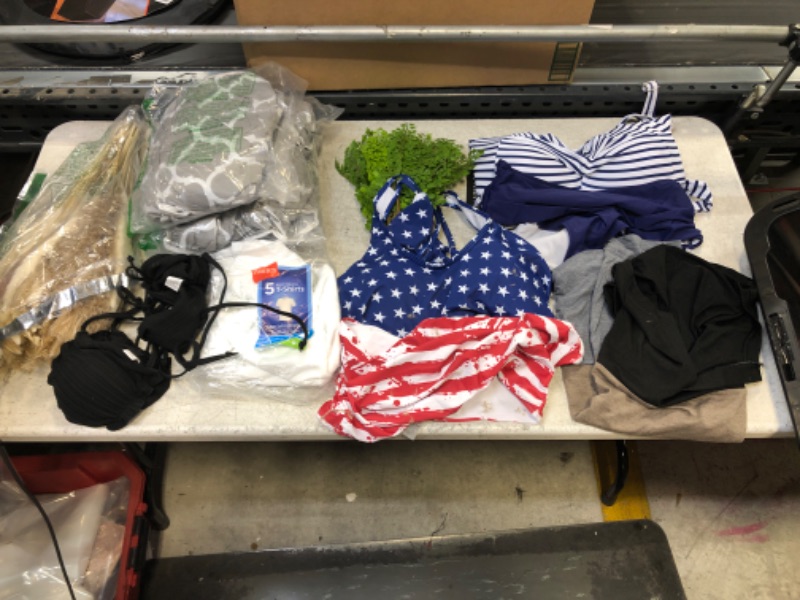Photo 1 of 18 ITEM AND CLOTHING ASSORMENT BAG LOT 
VARIES SIZES 