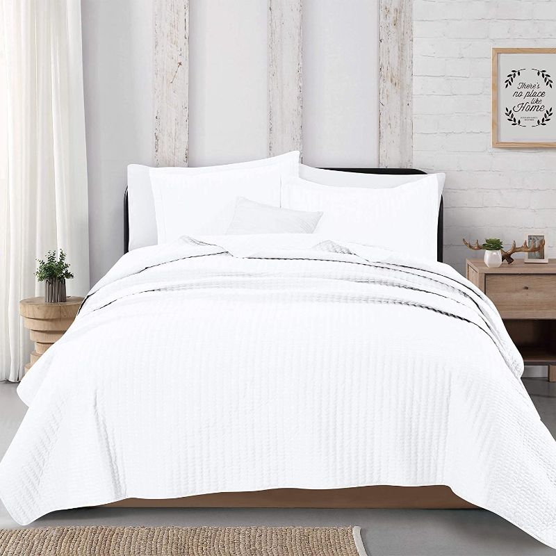 Photo 1 of 3-Piece Detailed Channel Stitch Quilt Set with Shams. White Full/Queen Quilt Set, All Season Bedspread Quilt Set, Alicia Collection (Full / Queen, White)
OPEN BOX ITEM 