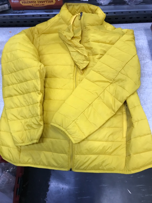 Photo 2 of Amazon Essentials Men's Packable Lightweight Water-Resistant Puffer Jacket X-Large Yellow