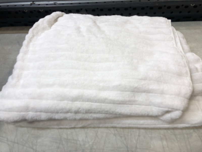 Photo 2 of ***MISSING 1 TOWEL....Classic Turkish Towels - Extra Large Premium Cotton Bath Sheet Set - Thick and Absorbent, Ribbed 3-Piece Luxury Bathroom Towels, 40x65 inches, 100% Turkish Cotton (White) White Bath Sheet, 2-Pack, 40 x 65