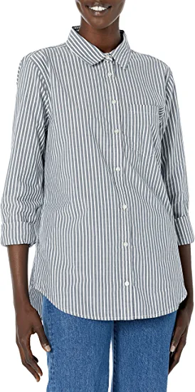 Photo 1 of Amazon Essentials Women's Classic-Fit Long-Sleeve Button-Down Poplin Shirt L
