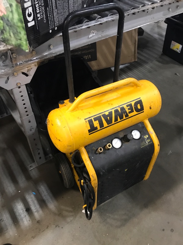 Photo 2 of (PARTS ONLY)DEWALT 4.5-Gallons Portable 225 Psi Horizontal Air Compressor
