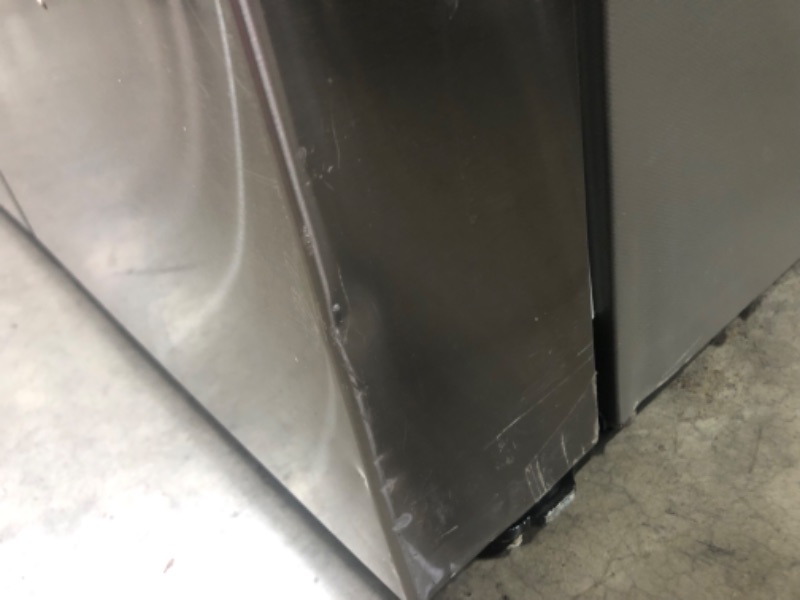 Photo 3 of DENTED DOOR/SIDES LG 27.6-cu ft Side-by-Side Refrigerator with Ice Maker (Printproof Stainless Steel)
