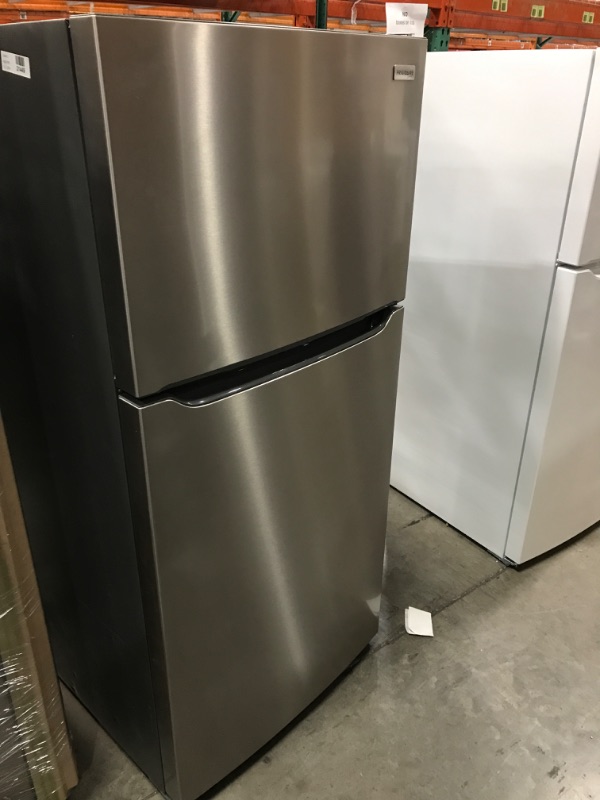 Photo 6 of Frigidaire Garage-Ready 18.3-cu ft Top-Freezer Refrigerator (Easycare Stainless Steel)
