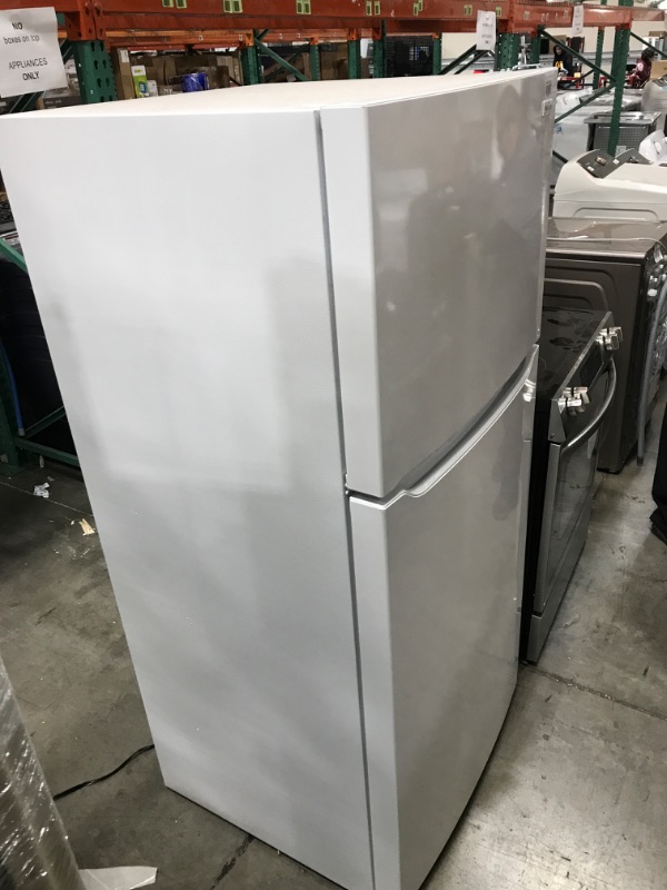 Photo 8 of 18.3 cu. ft. Top Freezer Refrigerator in White, ENERGY STAR
