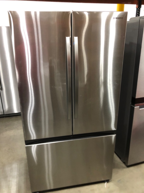 Photo 6 of Samsung Mega Capacity 31.5-cu ft Smart French Door Refrigerator with Dual Ice Maker (Fingerprint Resistant Stainless Steel) ENERGY STAR
