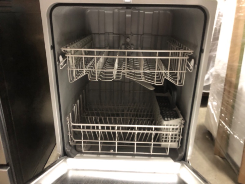 Photo 4 of Samsung Top Control 24-in Built-In Dishwasher (Fingerprint Resistant Stainless Steel) ENERGY STAR, 53-dBA
