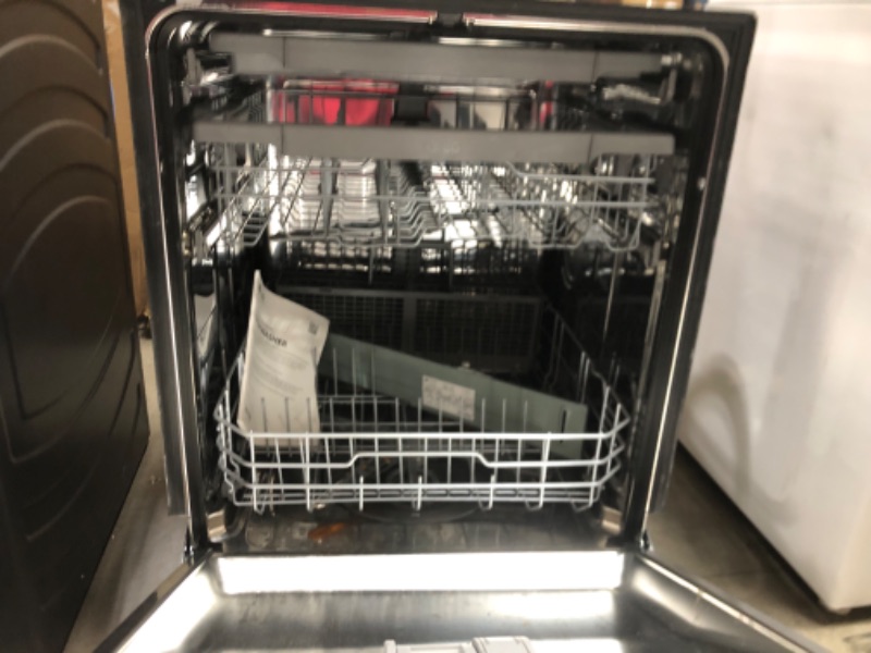 Photo 7 of LG QuadWash Front Control 24-in Built-In Dishwasher With Third Rack (Black) ENERGY STAR, 48-dBA
