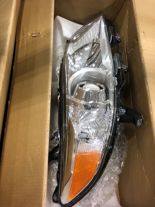 Photo 2 of "One Headlight only, passenger side light only"  LABLT 1Pcs Halogen Headlight Replacement for Toyota Sienna 2011 2012 2013 8111008032 TO2503199 8115008032 TO2502199 Headlamp Right 