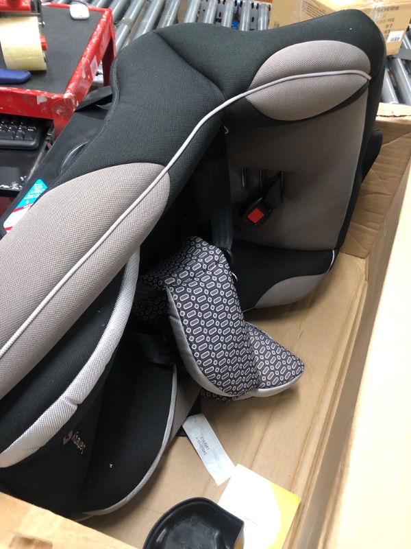 Photo 1 of Carseat