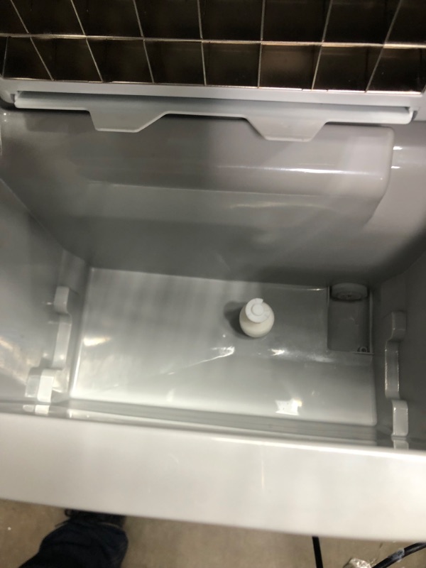 Photo 4 of **PARTS ONLY DOES NOT FUNCTION PROPERLY**
Frigidaire 40 lbs Countertop Clear Square Ice Maker - Stainless Steel