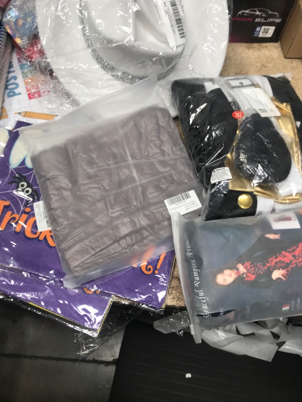 Photo 1 of 6 Piece assorted Halloween Bundle
