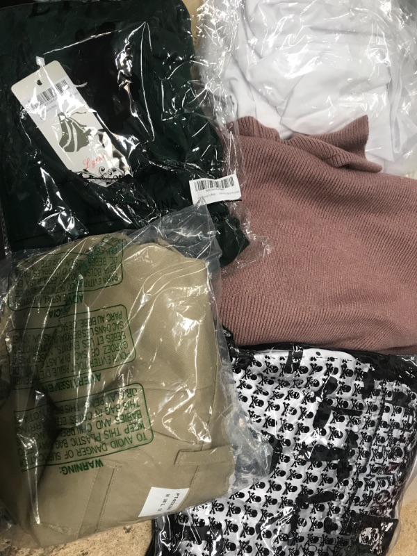 Photo 1 of 5 pk Assorted Clothing Bundle