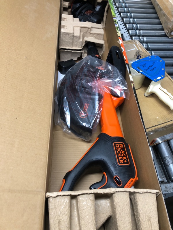 Photo 2 of [FOR PARTS, READ NOTES]
BLACK+DECKER LSTE525 20V MAX Lithium Easy Feed String Trimmer/Edger with 2Batteries
