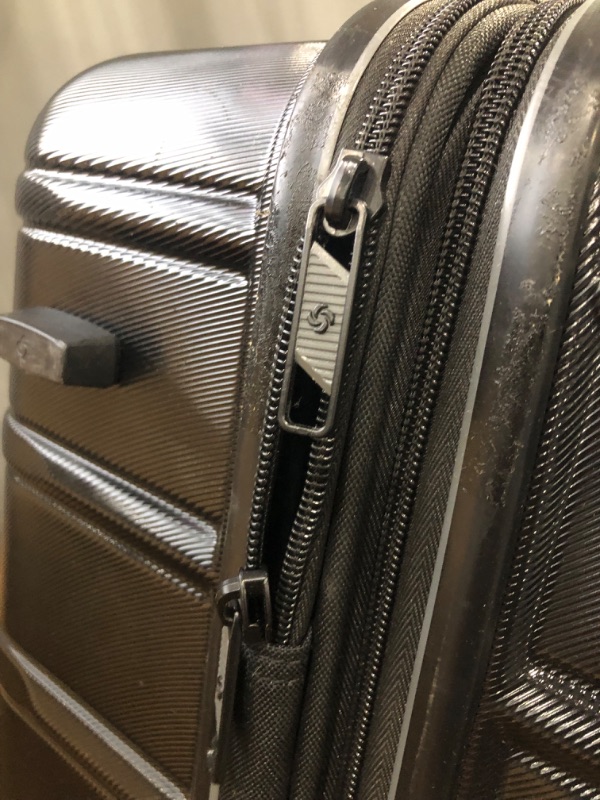 Photo 2 of **DAMAGE**Samsonite Omni 2 Hardside Expandable Luggage with Spinner Wheels, Checked-Medium 24-Inch