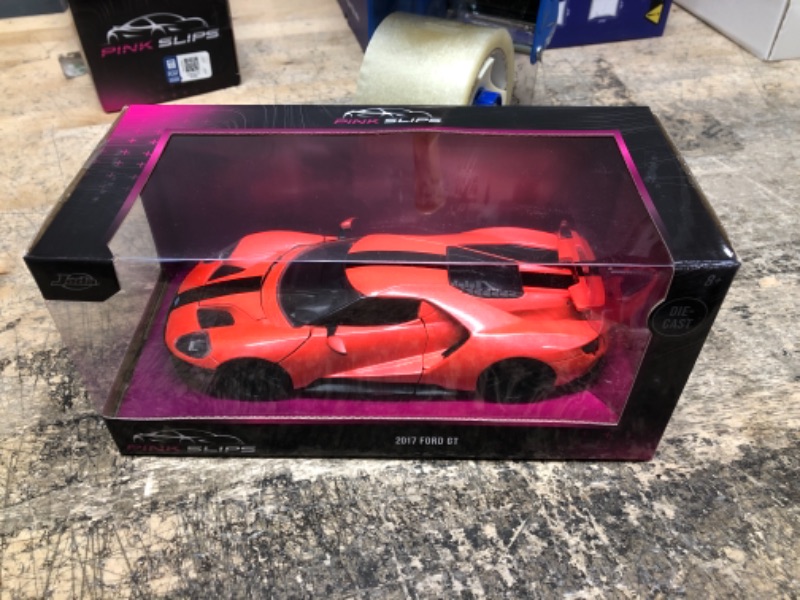 Photo 2 of Pink Slips 2017 Ford GT 1:24 Scale Die-Cast Metal Vehicle
