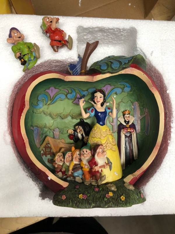 Photo 2 of *2 DWARFS NEED TO BE ATTACHED**
Enesco Disney Traditions by Jim Shore Snow White and The Seven Dwarfs Apple Scene Figurine, 8 Inch, Multicolor