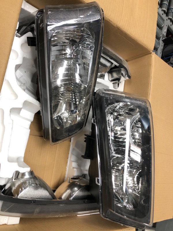 Photo 2 of ***SEE NOTES***Nilight Headlight Assembly for 2003 2004 2005 2006 Chevy Silverado Avalanche 1500 1500HD 2500 2500HD 3500 Chevrolet Pickup Replacement Headlamp Housing Bumper Lamp Set, 2 Years Warranty Black Housing + Clear Reflector