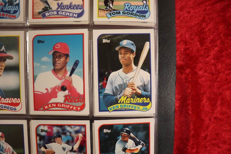 Photo 3 of 1989 Topps Baseball Traded complete set in binder