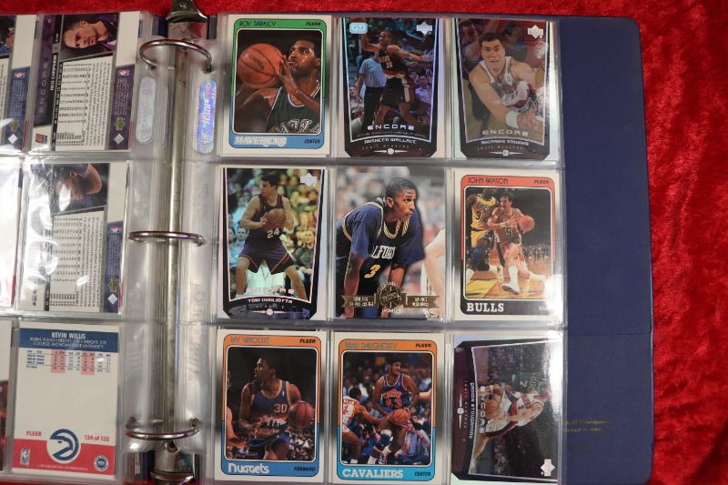 Photo 7 of Over 150 Basketball cards in binder 1988-99 (lots of ROOKIES)