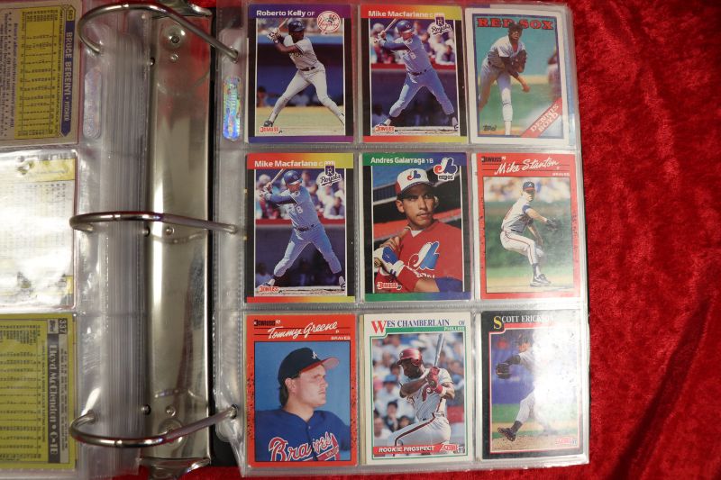 Photo 3 of Over 400 Baseball cards in binder (few stars)