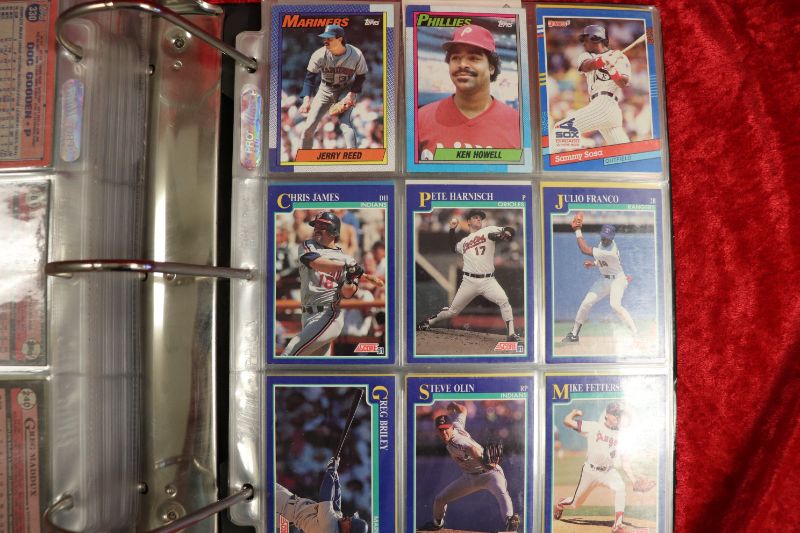 Photo 4 of Over 400 Baseball cards in binder (few stars)