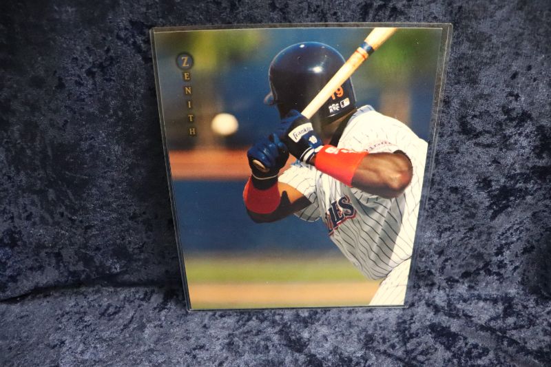 Photo 1 of Tony Gwynn 1997 Pinnacle Zenith 8x10 card (toploader)