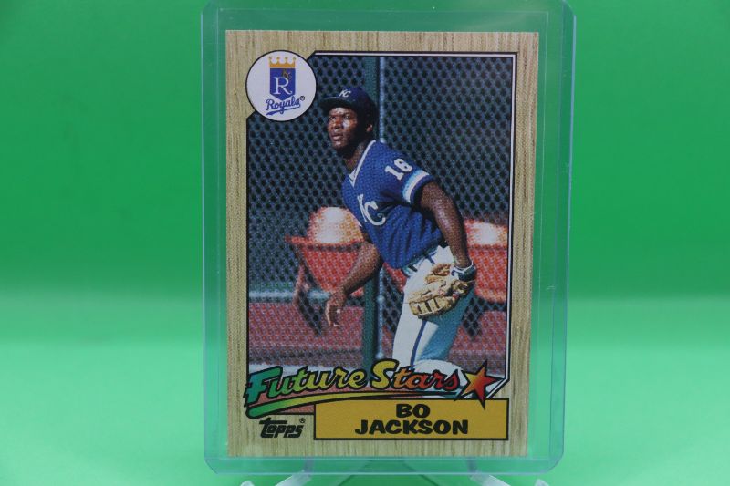 Photo 1 of Bo jackson 1987 Topps ROOKIE (Mint)