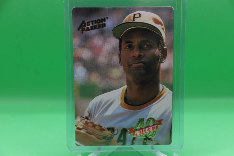 Photo 1 of Roberto Clemente 1994 Action Packed 3-D (Mint) 71