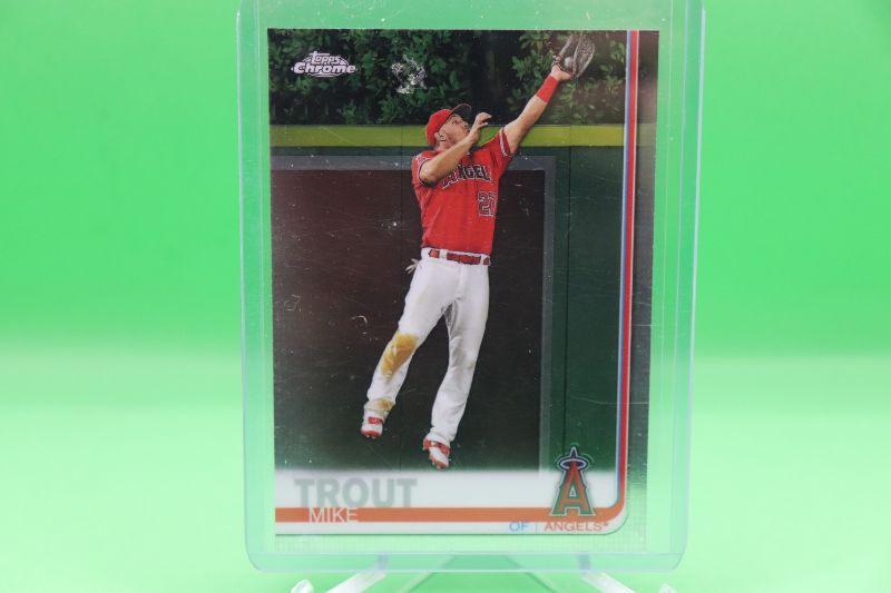 Photo 1 of Mike Trout 2019 Topps Chrome (Mint) 200