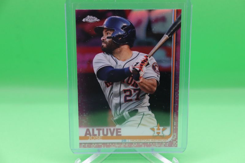 Photo 1 of Jose Altuve 2019 Topps Chrome Pink REFRACTOR (Mint)