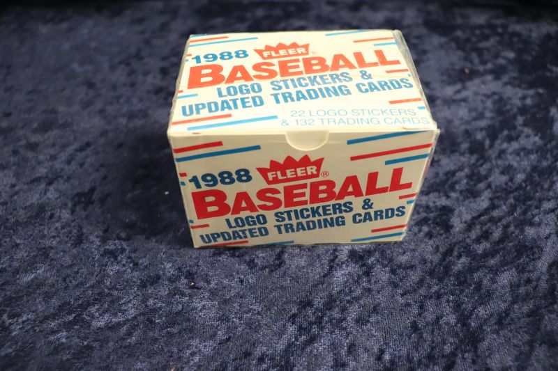 Photo 1 of 1988 Fleer Baseball Update set (Sealed)