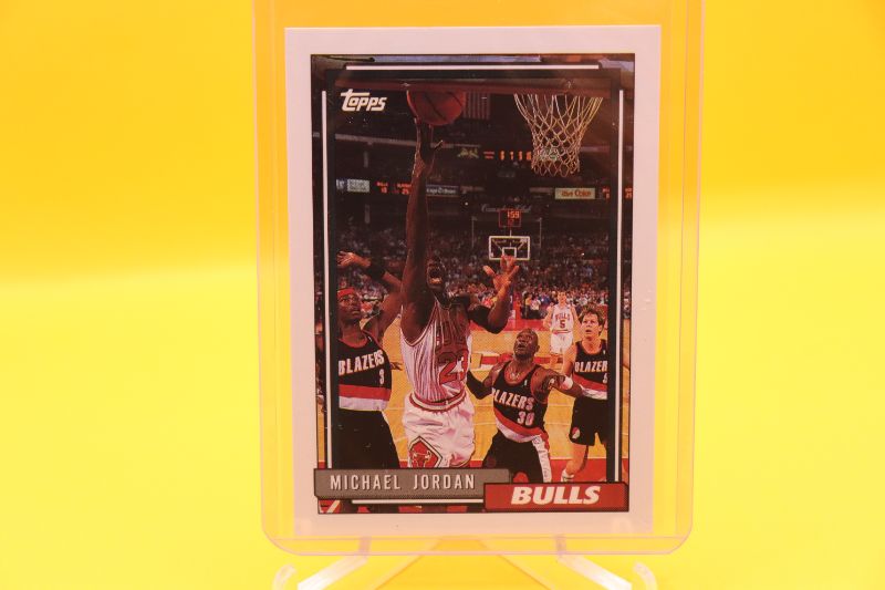 Photo 1 of Michael Jordan 1992 Topps (Mint) 141