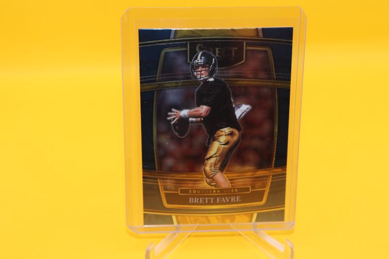 Photo 1 of Brett Favre 2022 Select (Mint)