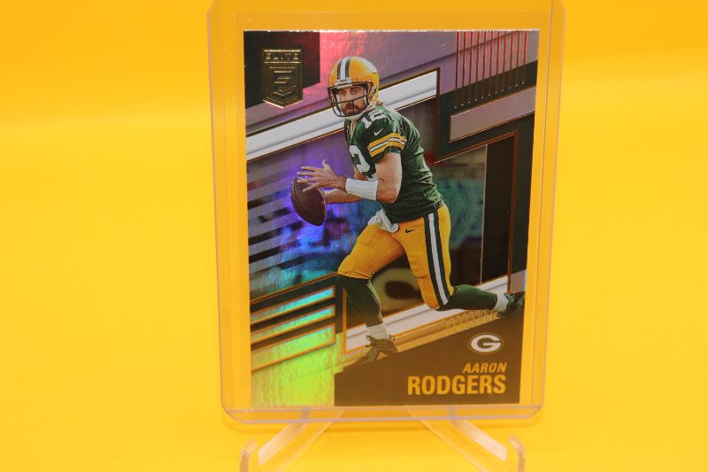 Photo 1 of Aaron Rodgers 2022 Donruss Elite (Mint)