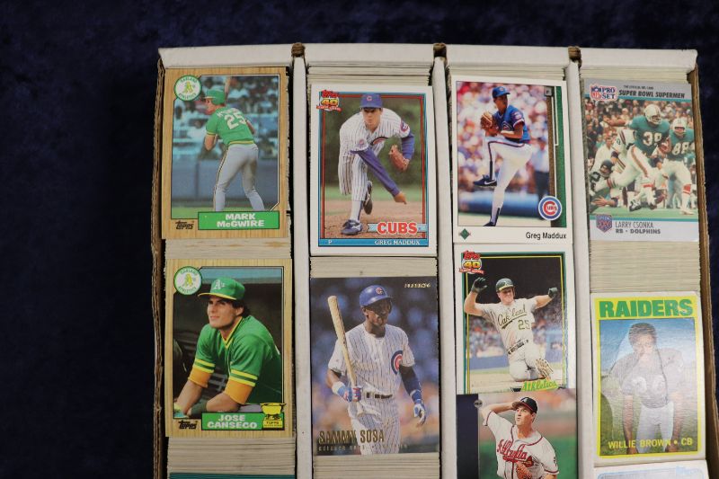 Photo 2 of 3200 count box mix sports/years some stars